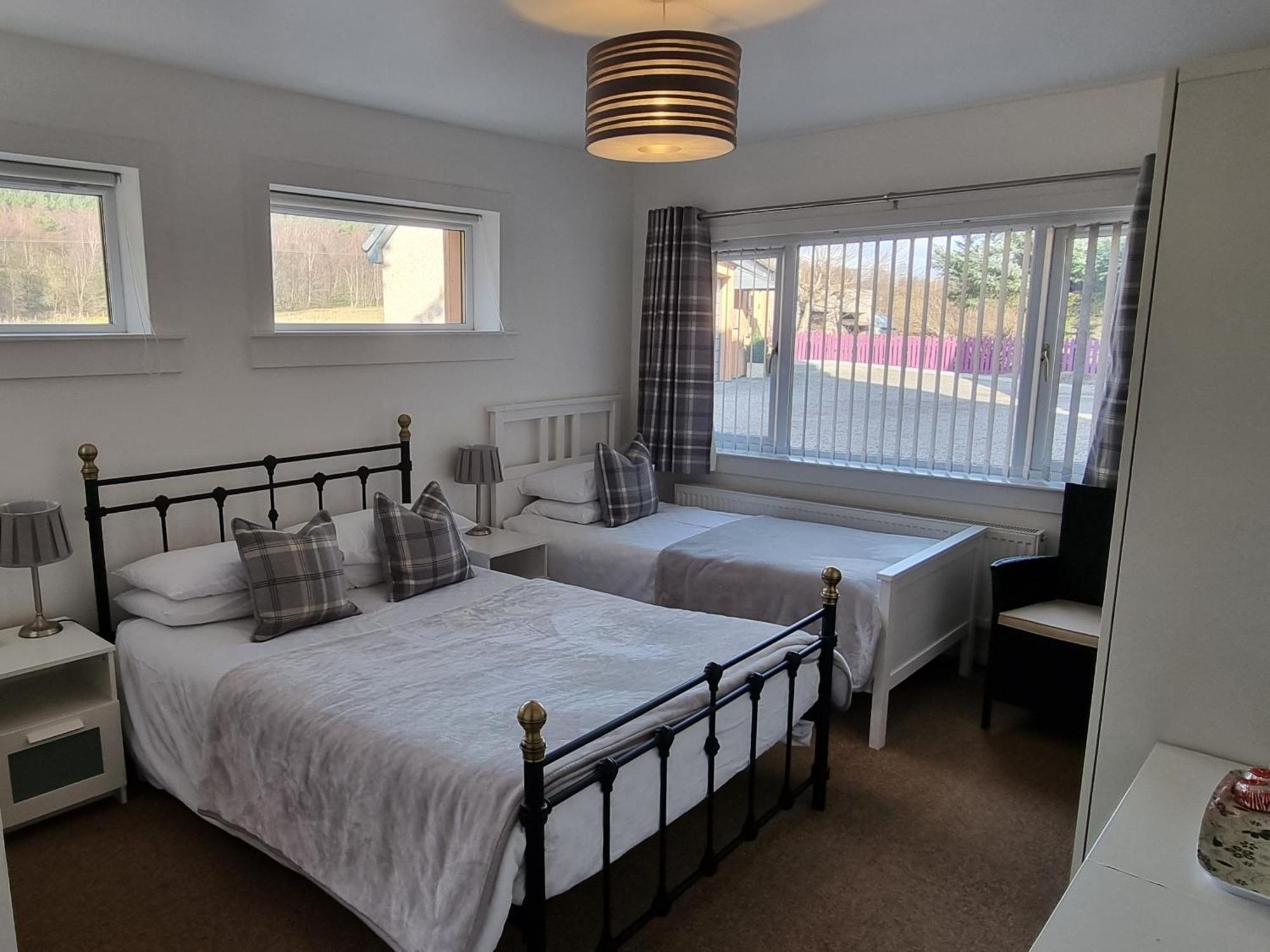 Carn Mhor Bed And Breakfast Авимор Стая снимка