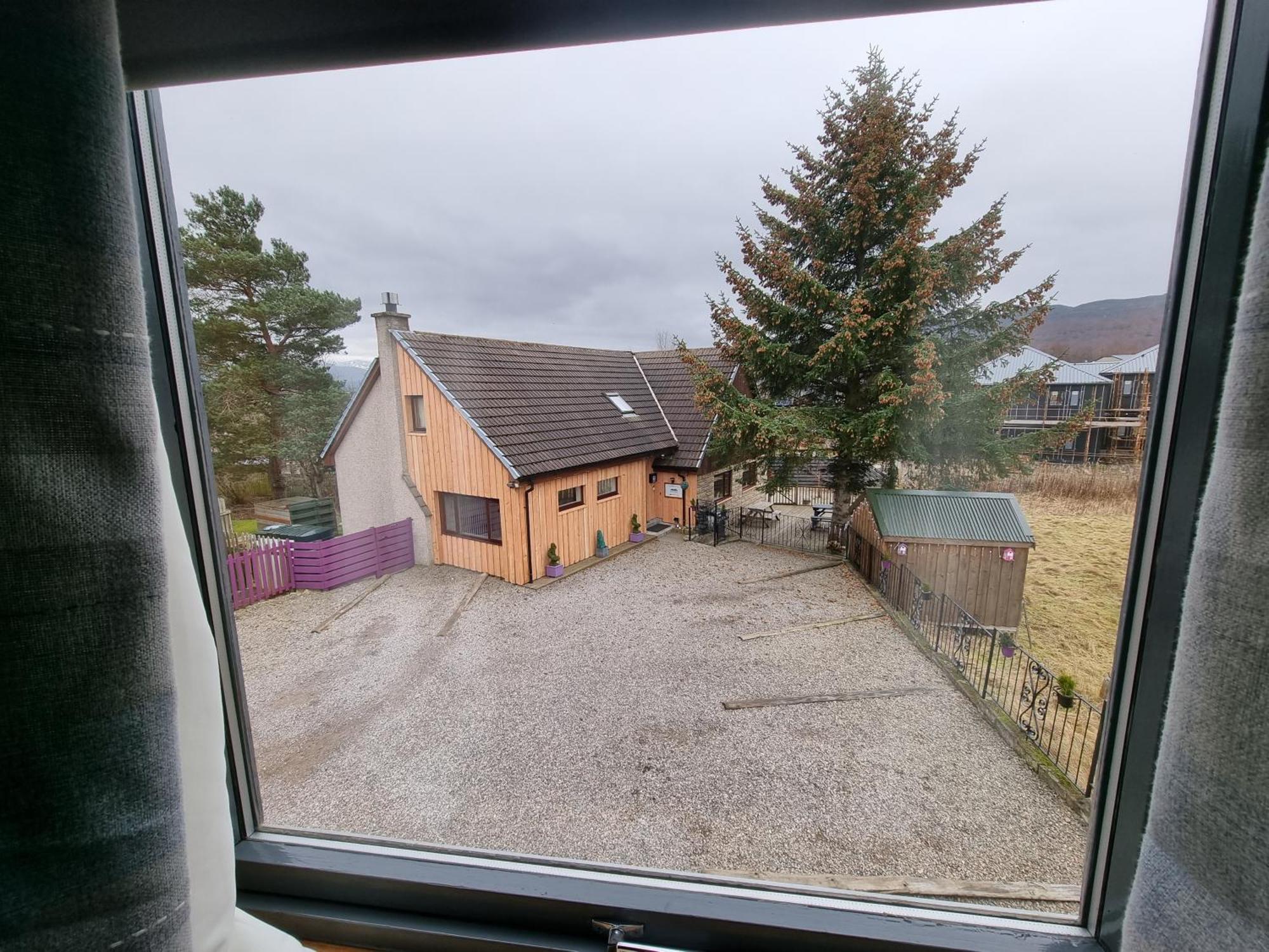Carn Mhor Bed And Breakfast Авимор Стая снимка