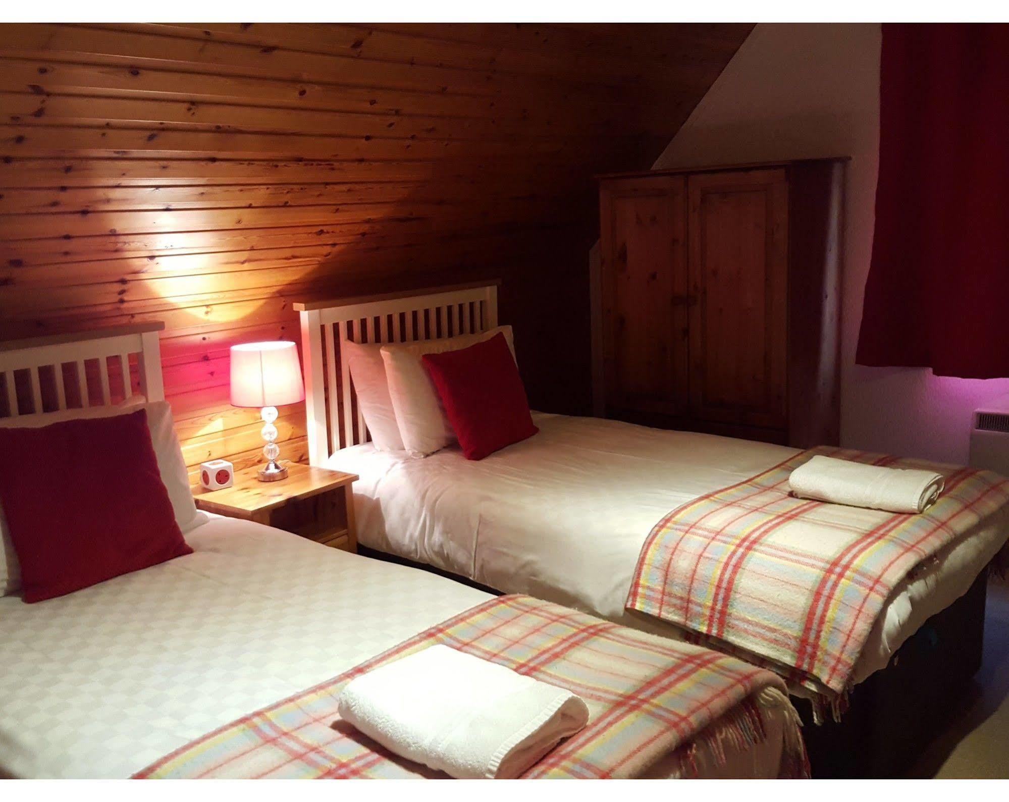 Carn Mhor Bed And Breakfast Авимор Екстериор снимка