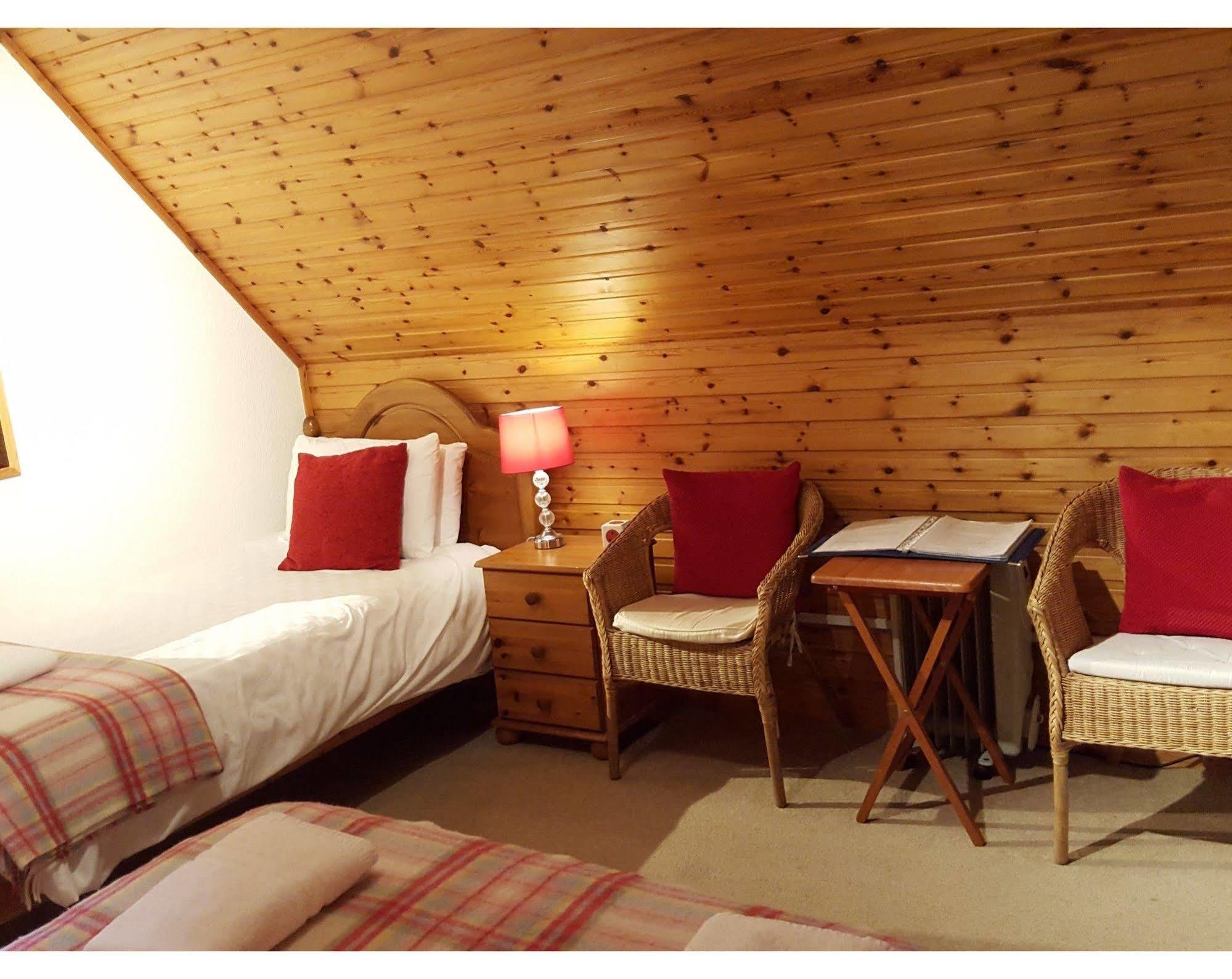 Carn Mhor Bed And Breakfast Авимор Екстериор снимка