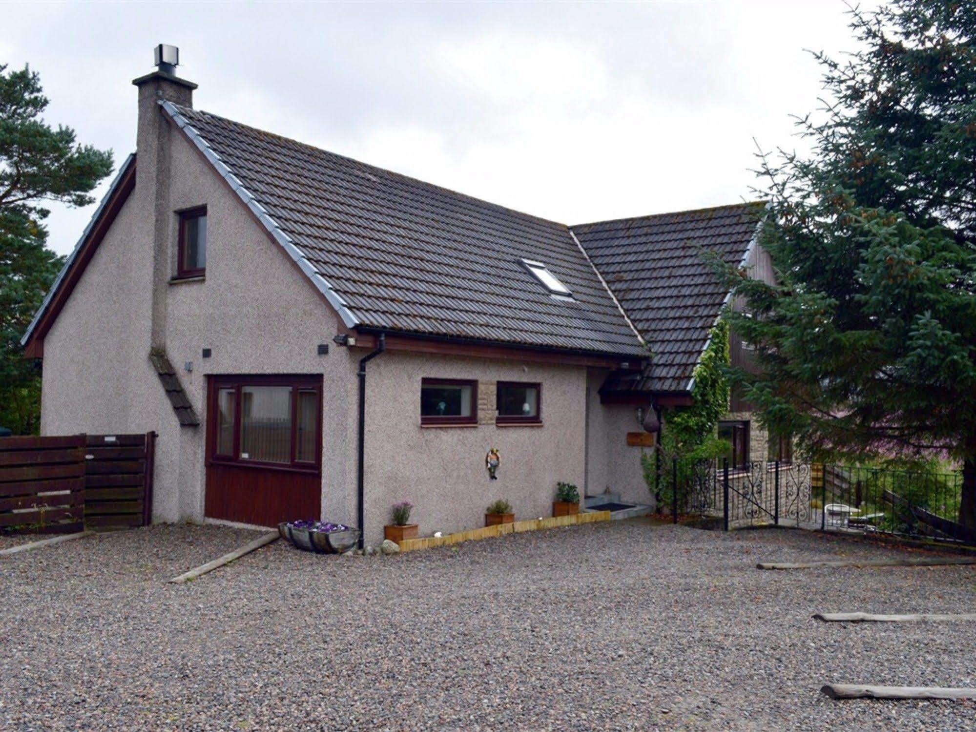 Carn Mhor Bed And Breakfast Авимор Екстериор снимка