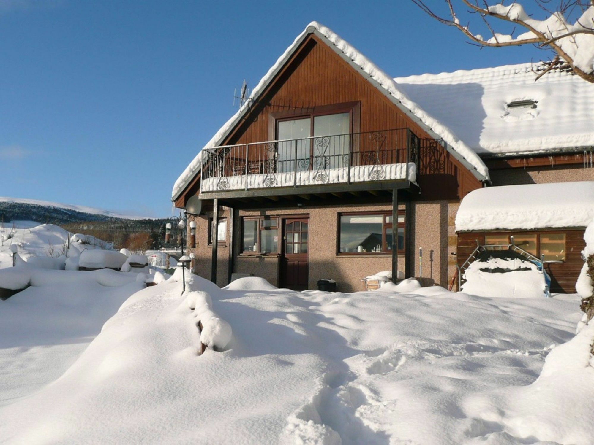 Carn Mhor Bed And Breakfast Авимор Екстериор снимка
